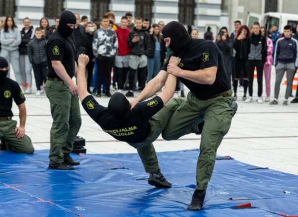 Osijek: Promocija kampanje “Postani policajac/policajka”