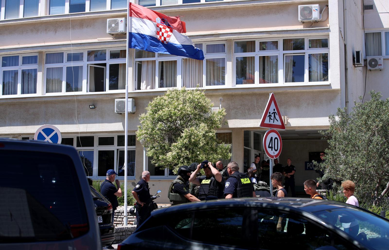 U Trogiru upucan čovjek, policija traži napadača