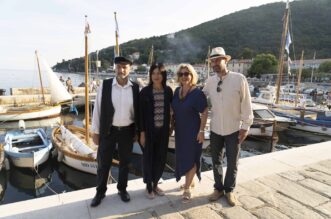 Robert Mohović, Sonja Šišić, Irena Peršić Živadinov i Riccardo Staraj (foto Ana Šerić) Robert Mohović, Sonja Šišić, Irena Peršić Živadinov i Riccardo Staraj (foto Ana Šerić)