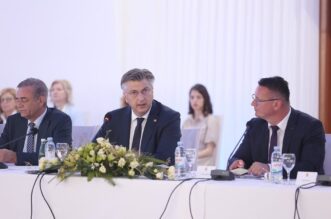 komadina sastanak vlade pgz (4) komadina sastanak vlade pgz (4)