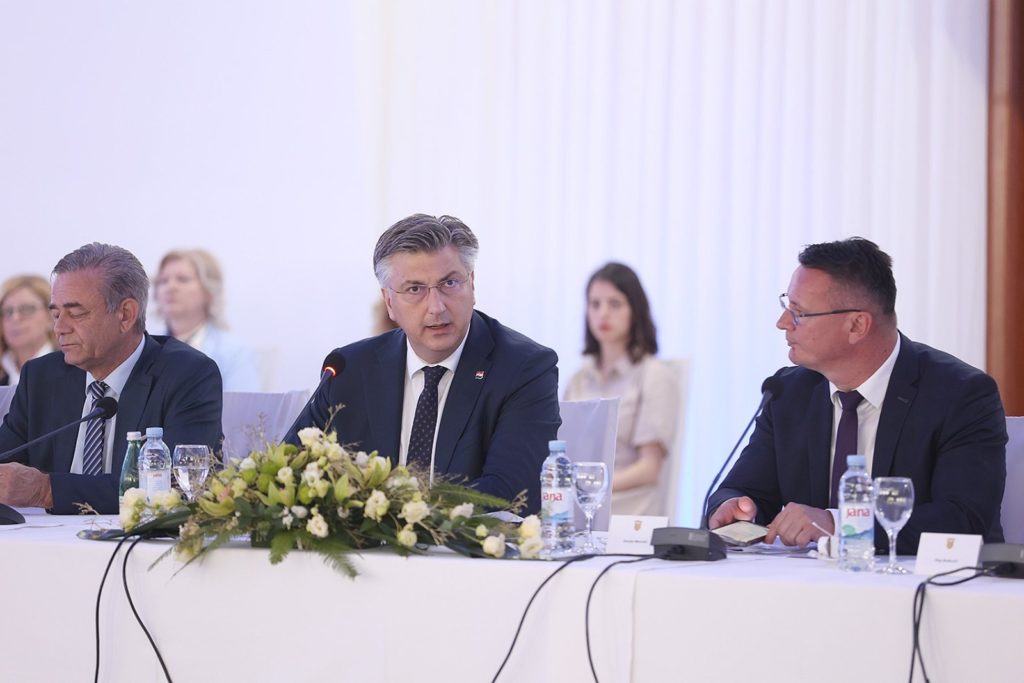 komadina sastanak vlade pgz (4) komadina sastanak vlade pgz (4)