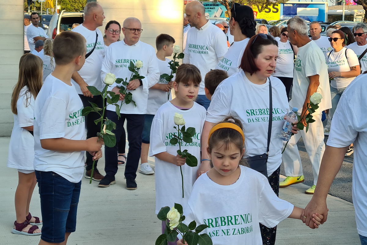 Mimohod-sjećanja-na-žrtve-genocida-u-Srebrenici-1 Mimohod-sjećanja-na-žrtve-genocida-u-Srebrenici-1