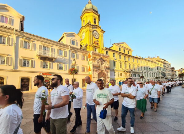 Mimohod-sjećanja-na-žrtve-genocida-u-Srebrenici-2