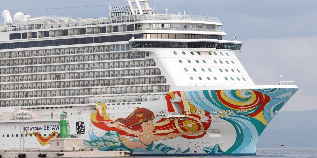 Norwegian Getaway kruzer u splitskoj luci Norwegian Getaway kruzer u splitskoj luci