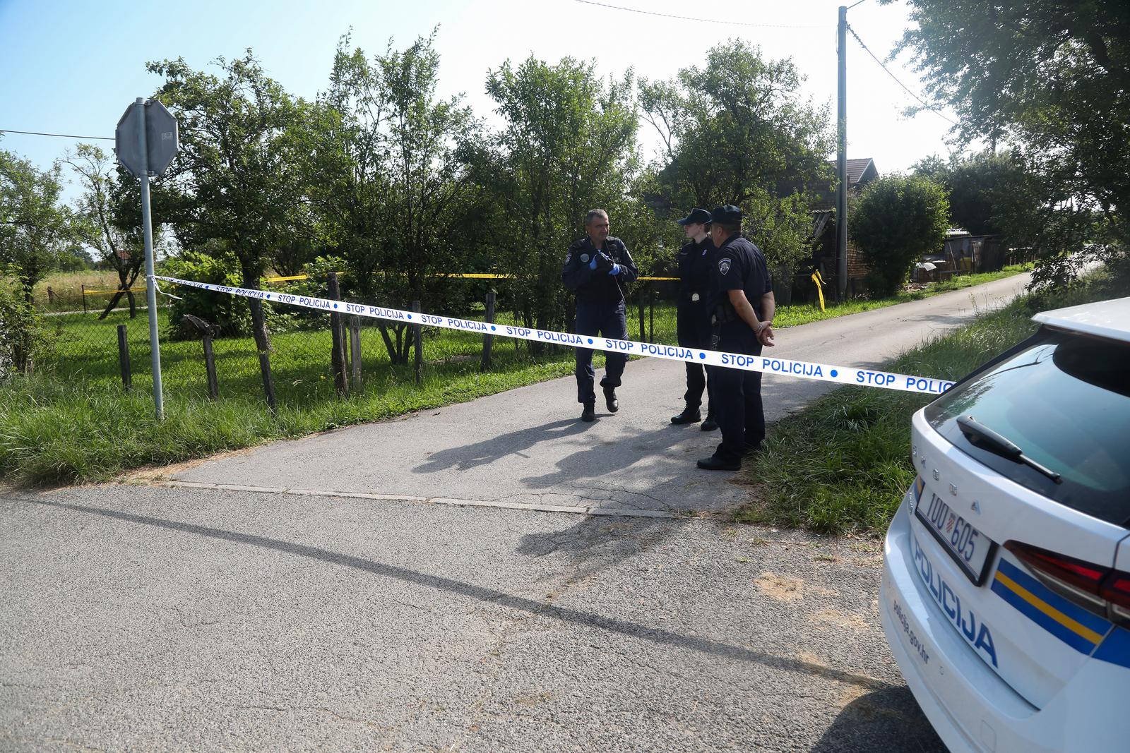 Sisak: Policija obavlja očevid na mjestu sinoćne pucnjave Sisak: Policija obavlja očevid na mjestu sinoćne pucnjave
