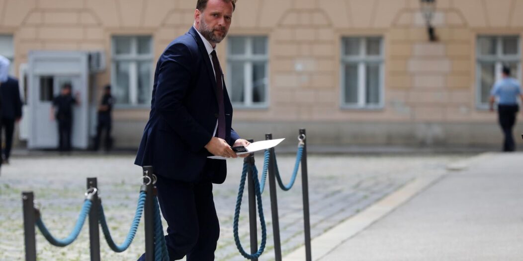 Zagreb: Počeo je sastanak parlamentarne većine Zagreb: Počeo je sastanak parlamentarne većine