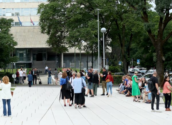 Zagreb: Zbog prijetnje bombom evakuirana zgrada Gradskog poglavarstva