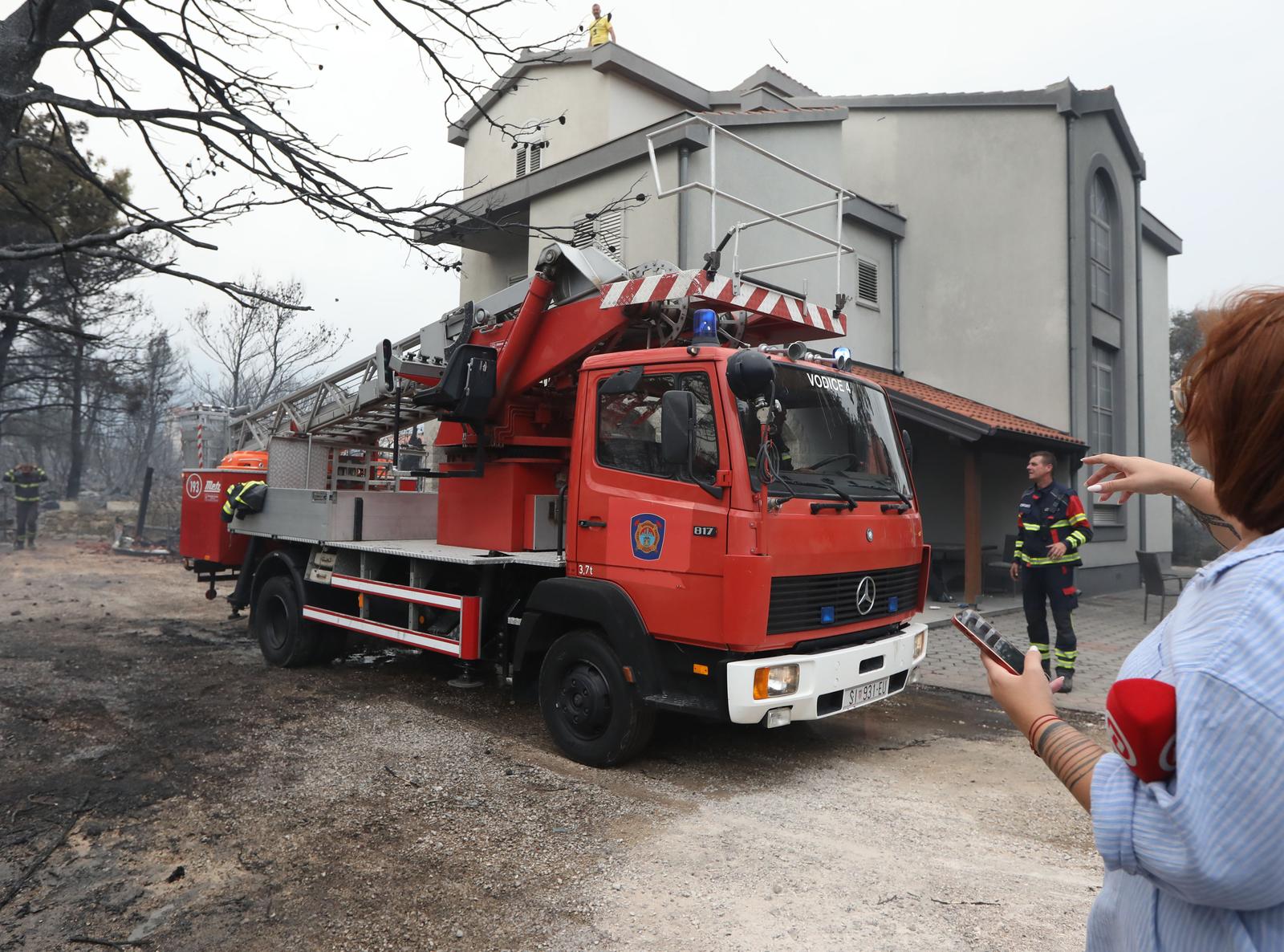 U požaru kod Grebaštice izgorjeli automobili