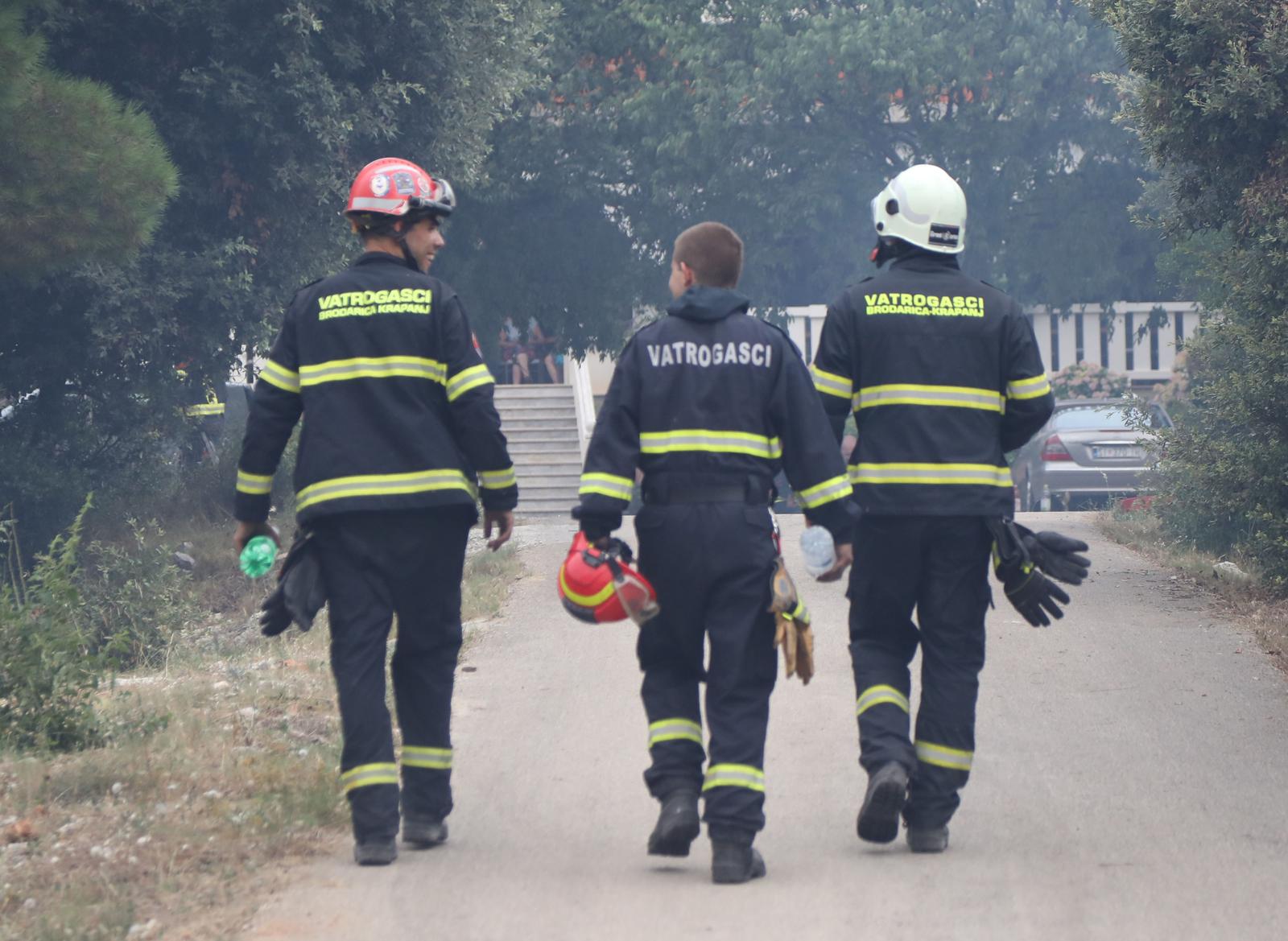 U požaru kod Grebaštice izgorjeli automobili