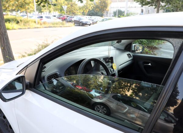 Zagreb: Za otvoren prozor na parkiranom automobilu kazna od 30 eura