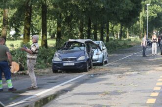 Zagreb: U ulici Marijana Čavića od posljedica oluje smrtno stradala jedna osoba Zagreb: U ulici Marijana Čavića od posljedica oluje smrtno stradala jedna osoba
