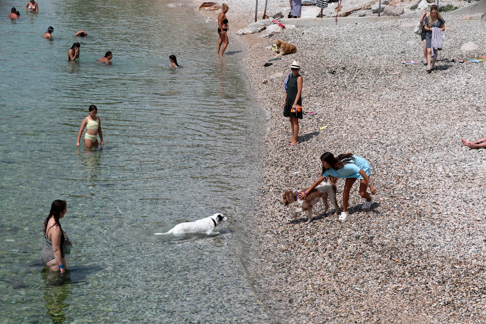 Rijeka: Pseca plaza na Pecinama Rijeka: Pseca plaza na Pecinama