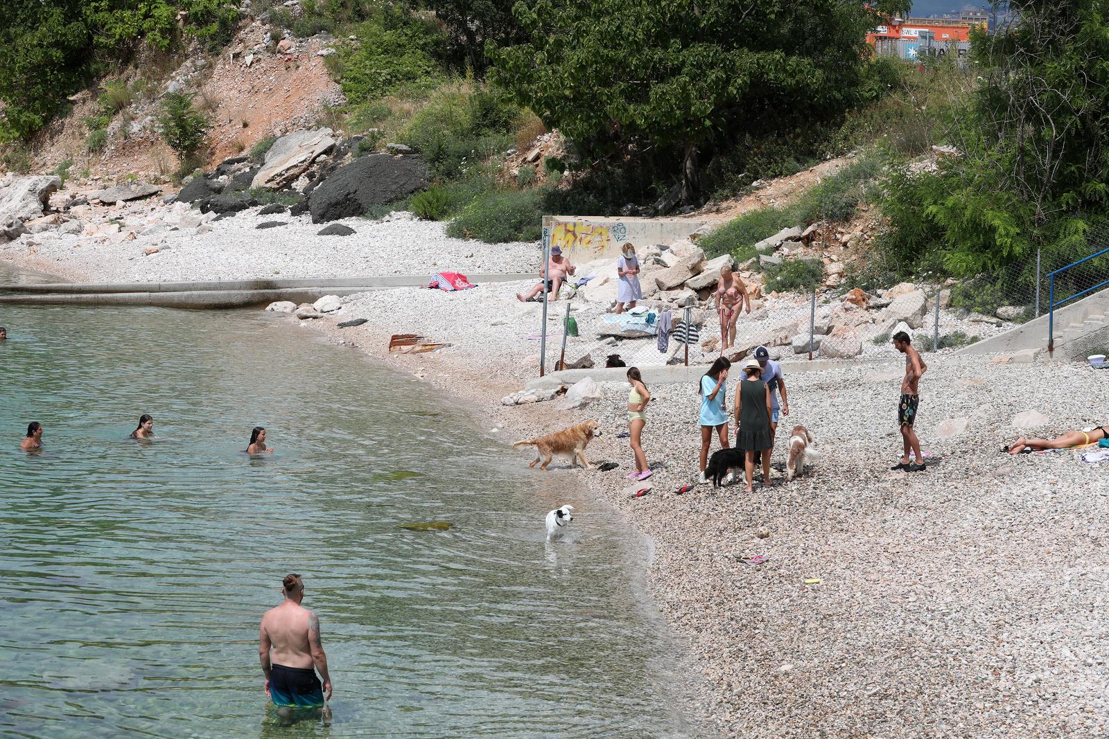Rijeka: Pseca plaza na Pecinama Rijeka: Pseca plaza na Pecinama