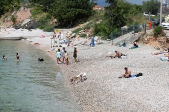 Rijeka: Pseca plaza na Pecinama Rijeka: Pseca plaza na Pecinama