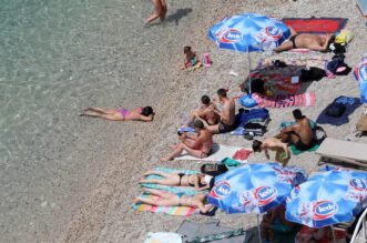 Rijeka: Kupaci na gradskoj plazi Sablicevo Rijeka: Kupaci na gradskoj plazi Sablicevo