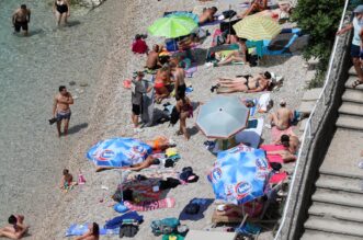 Rijeka: Kupaci na gradskoj plazi Sablicevo Rijeka: Kupaci na gradskoj plazi Sablicevo