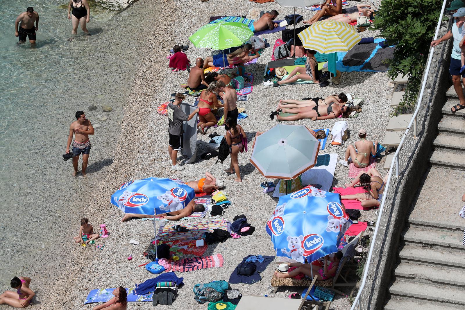 Rijeka: Kupaci na gradskoj plazi Sablicevo Rijeka: Kupaci na gradskoj plazi Sablicevo