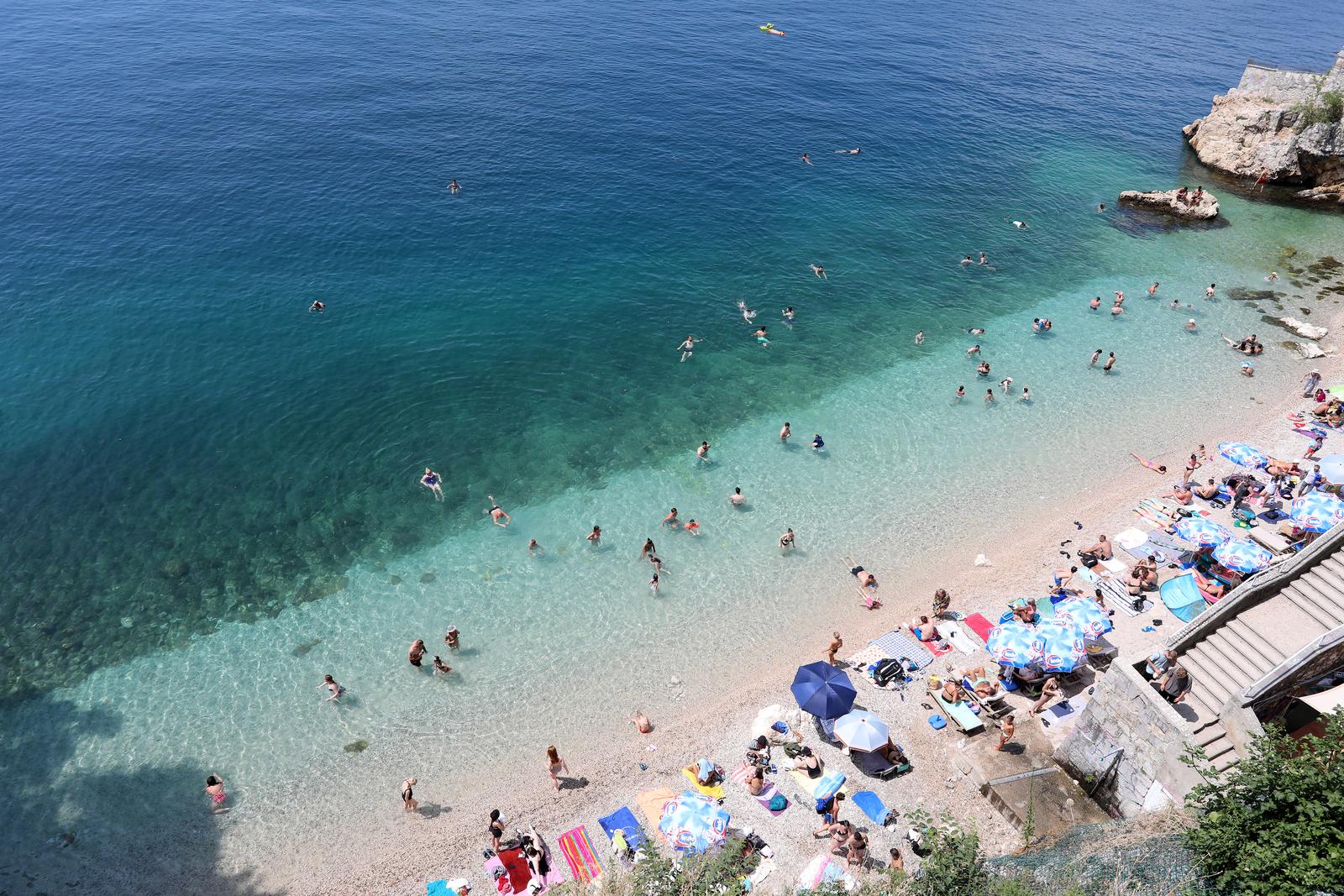 Rijeka: Kupaci na gradskoj plazi Sablicevo Rijeka: Kupaci na gradskoj plazi Sablicevo