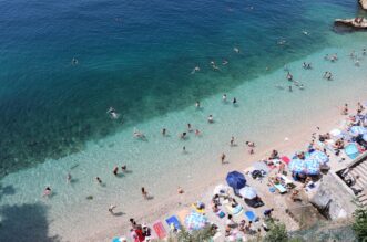 Rijeka: Kupaci na gradskoj plazi Sablicevo Rijeka: Kupaci na gradskoj plazi Sablicevo