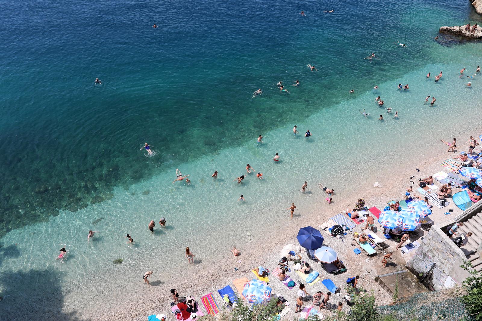 Rijeka: Kupaci na gradskoj plazi Sablicevo Rijeka: Kupaci na gradskoj plazi Sablicevo