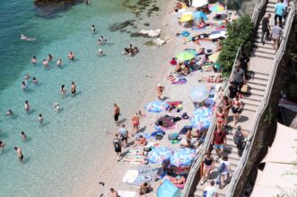 Rijeka: Kupaci na gradskoj plazi Sablicevo Rijeka: Kupaci na gradskoj plazi Sablicevo