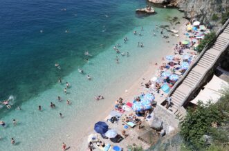 Rijeka: Kupaci na gradskoj plazi Sablicevo Rijeka: Kupaci na gradskoj plazi Sablicevo