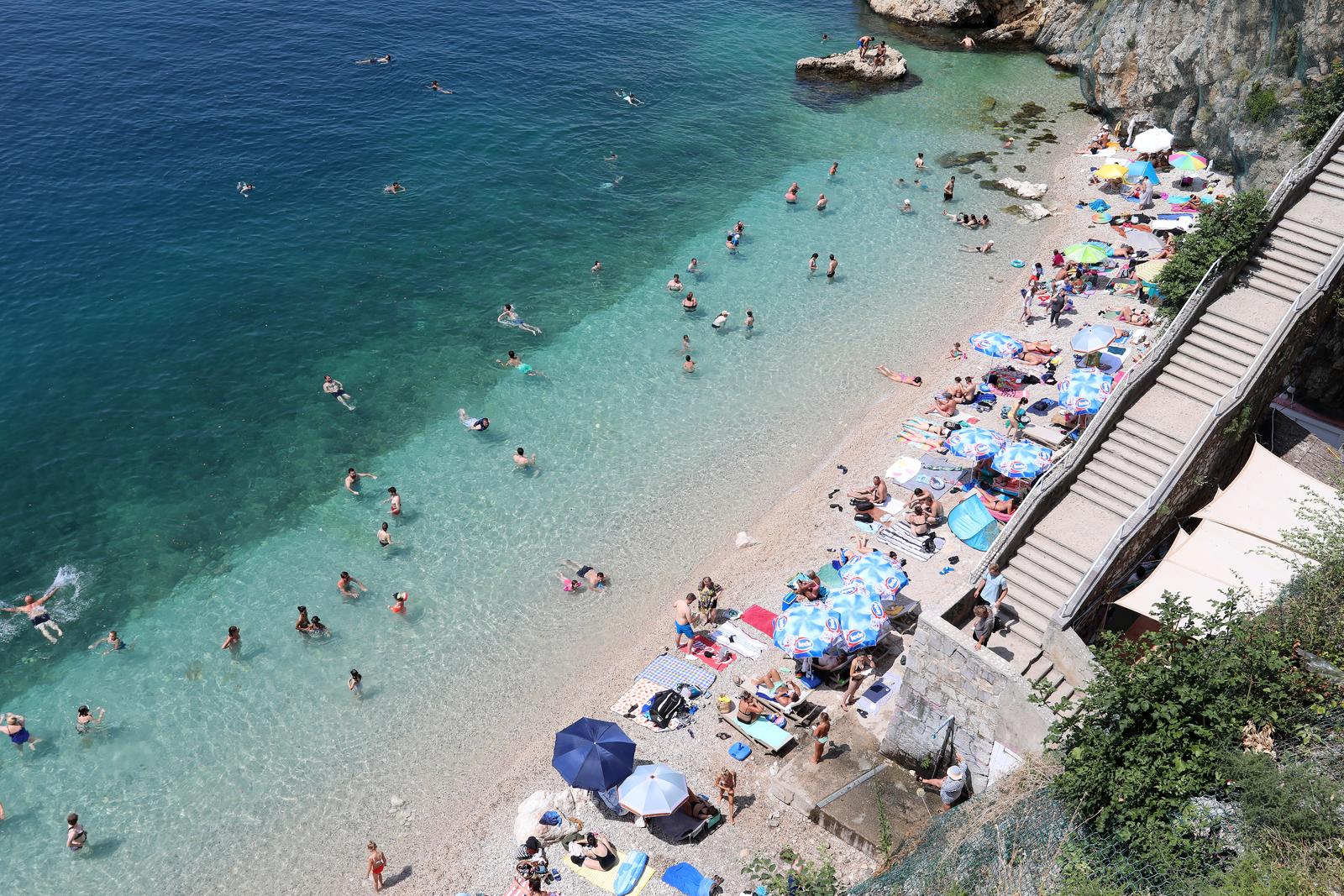 Rijeka: Kupaci na gradskoj plazi Sablicevo Rijeka: Kupaci na gradskoj plazi Sablicevo