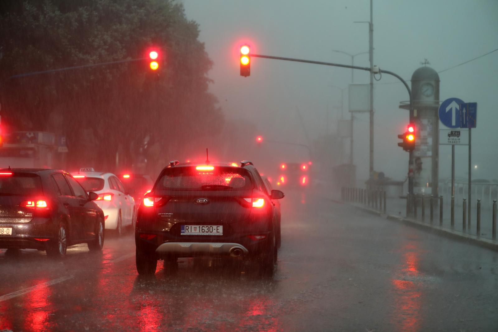 Rijeka: Olujno nevrijeme protutnjalo gradom