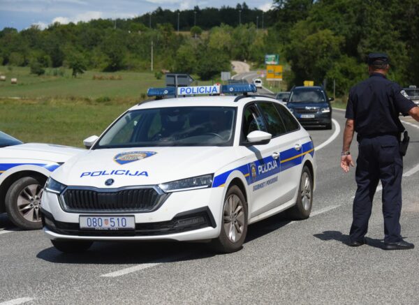 Buje:  Blokada ceste Materada na mjestu gdje je oteta žena