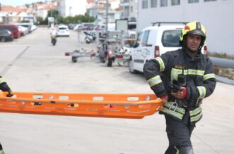 Pao strop u servisnoj bazi marine Trogir, poginula jedna osoba Pao strop u servisnoj bazi marine Trogir, poginula jedna osoba