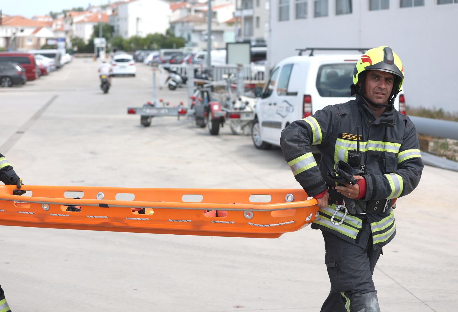 Pao strop u servisnoj bazi marine Trogir, poginula jedna osoba Pao strop u servisnoj bazi marine Trogir, poginula jedna osoba