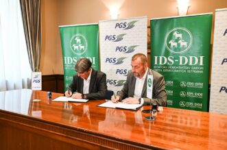Potpisivanje sporazuma Dalibor Paus i Darijo Vasilić Potpisivanje sporazuma Dalibor Paus i Darijo Vasilić