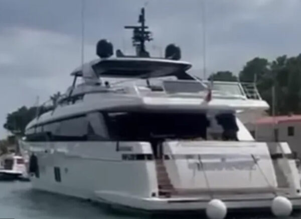 jahta makarska luka screenshot