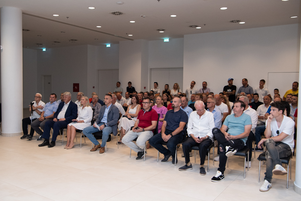 nk opatija promocija knjige (21) nk opatija promocija knjige (21)