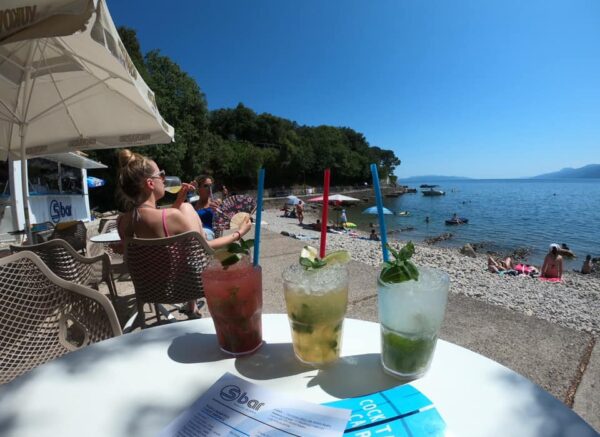 s bar piće plaža
