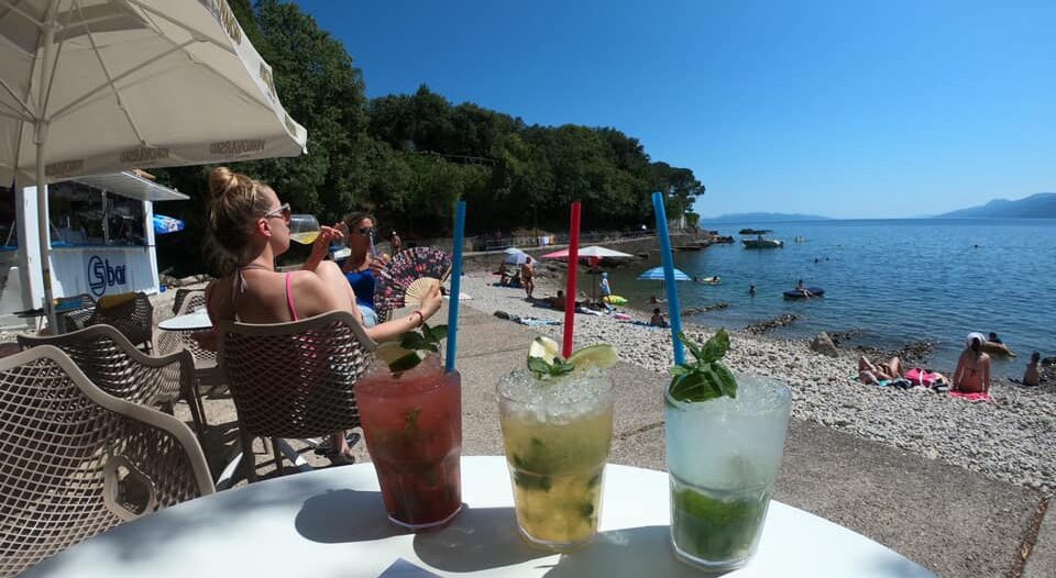 s bar piće plaža s bar piće plaža