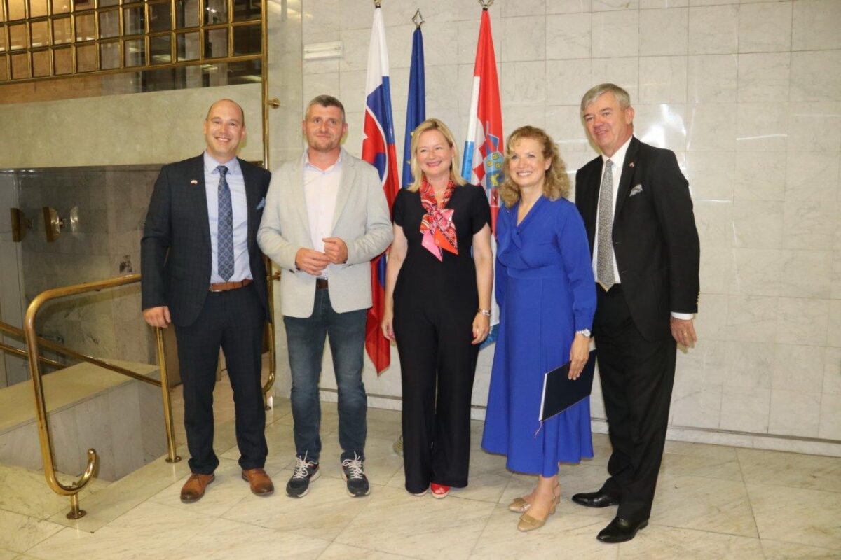 Otvorenje-Počasnog-konzulata-Republike-Slovačke-u-Rijeci-5-1200×800 Otvorenje-Počasnog-konzulata-Republike-Slovačke-u-Rijeci-5-1200×800
