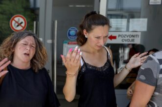 Zadar: Djevojka koja je rodila na Paklenici posjetila je dijete u bolnici Zadar: Djevojka koja je rodila na Paklenici posjetila je dijete u bolnici