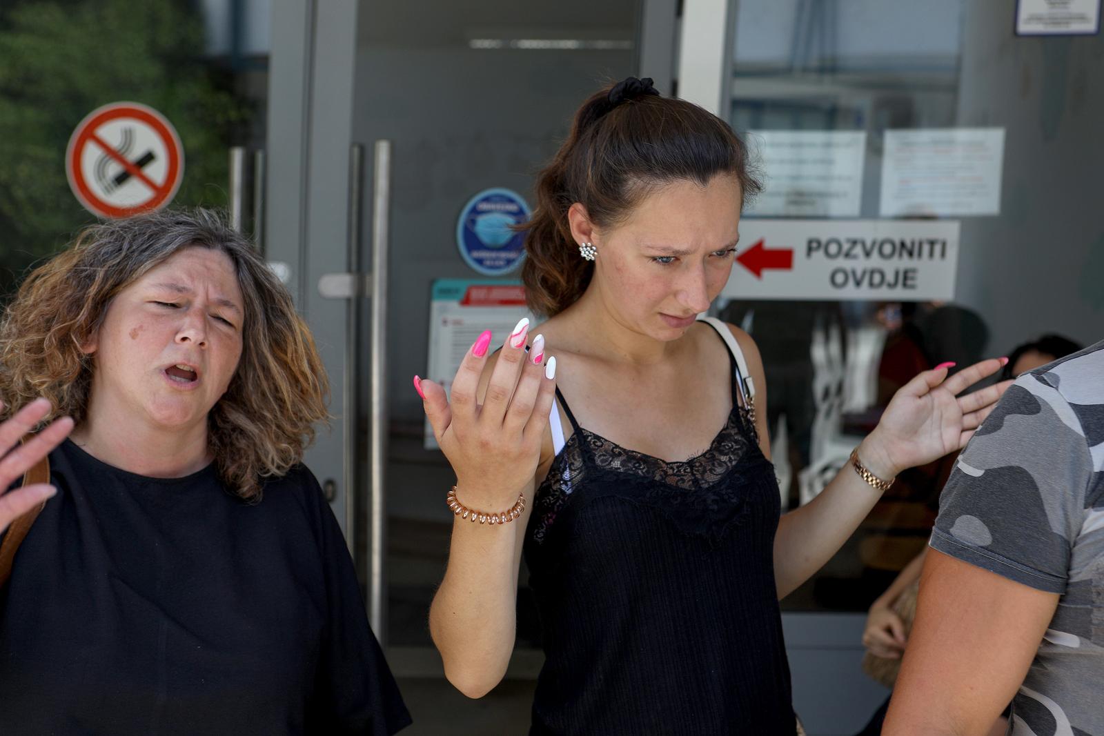 Zadar: Djevojka koja je rodila na Paklenici posjetila je dijete u bolnici Zadar: Djevojka koja je rodila na Paklenici posjetila je dijete u bolnici