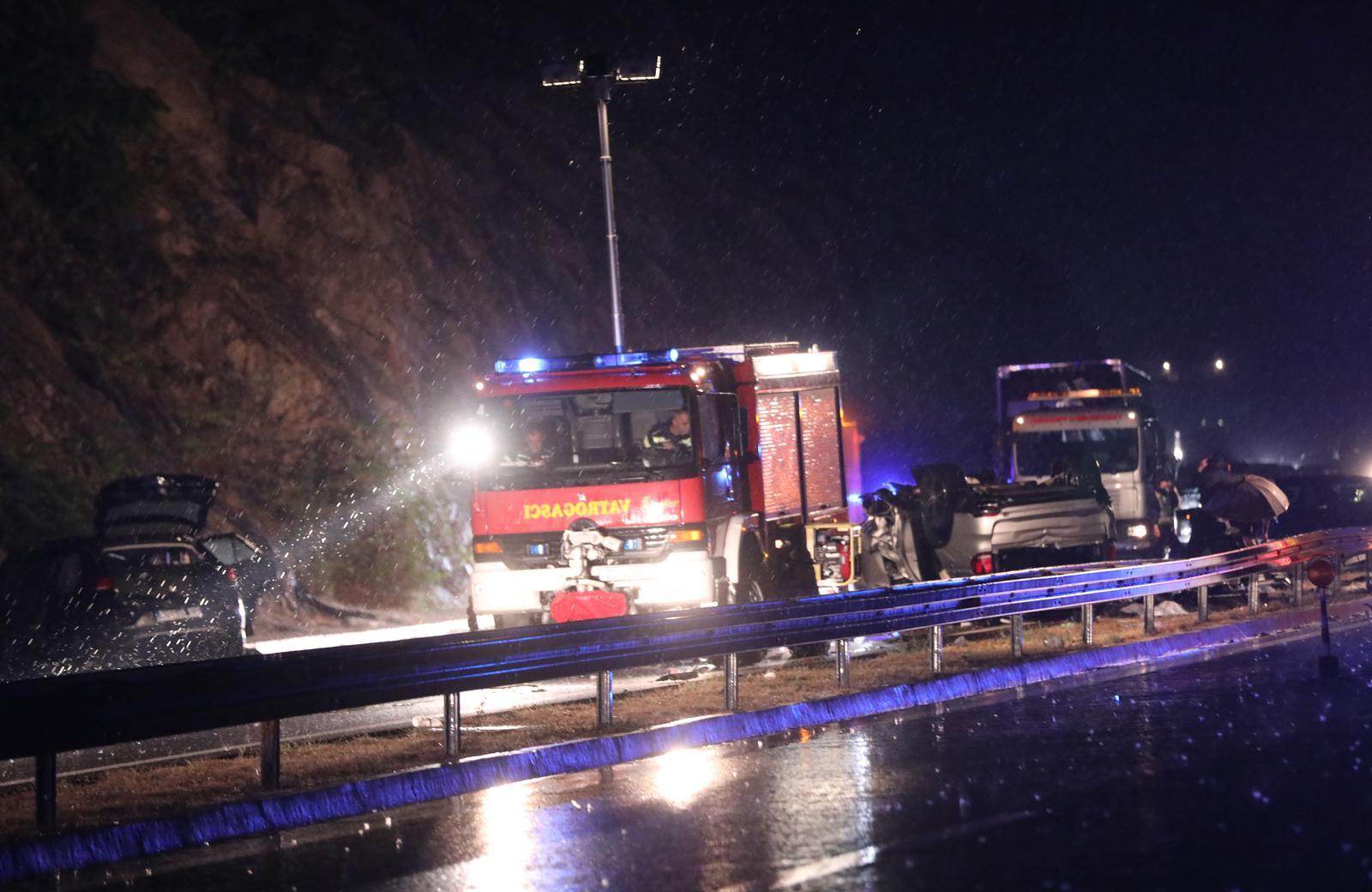 Vrgorac: Tri osobe smrtno stradale u teškoj prometnoj nesreći na A1 Vrgorac: Tri osobe smrtno stradale u teškoj prometnoj nesreći na A1