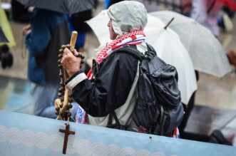 Zagreb: Molitelji na glavnom gradskom trgu Zagreb: Molitelji na glavnom gradskom trgu