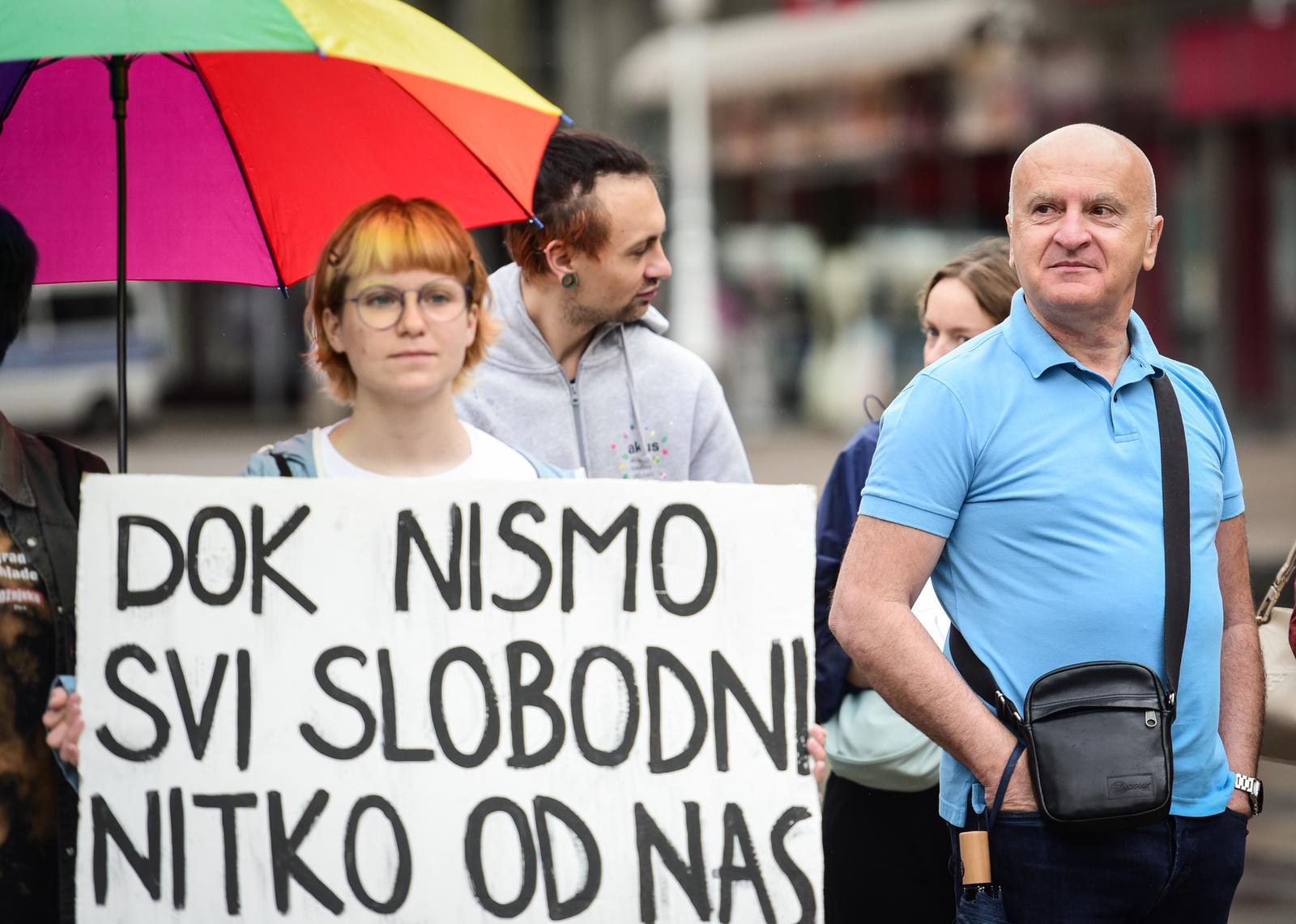 Zagreb: Prosvjed protiv molitelja na Trgu Zagreb: Prosvjed protiv molitelja na Trgu