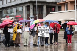 Zagreb: Prosvjed protiv molitelja na Trgu Zagreb: Prosvjed protiv molitelja na Trgu
