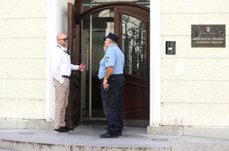 Zagreb: Roditelji navijača uhićenih u Ateni okupili se pred Ministarstvom vanjskih poslova Zagreb: Roditelji navijača uhićenih u Ateni okupili se pred Ministarstvom vanjskih poslova