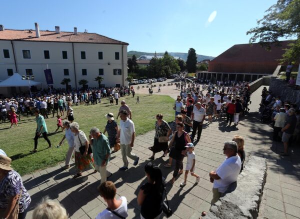 Rijeka: Tisu?e vjernika obiljeavaju blagdan Velike Gospe na Trsatskom svetitu