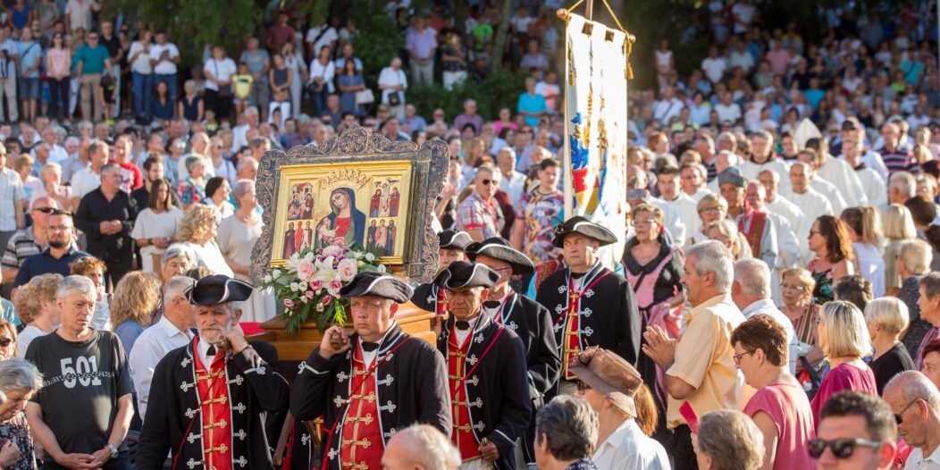 Rijeka: Predsjednica Grabar-Kitarović na proslavi Velike Gospe na trsatskom svetištu Rijeka: Predsjednica Grabar-Kitarović na proslavi Velike Gospe na trsatskom svetištu
