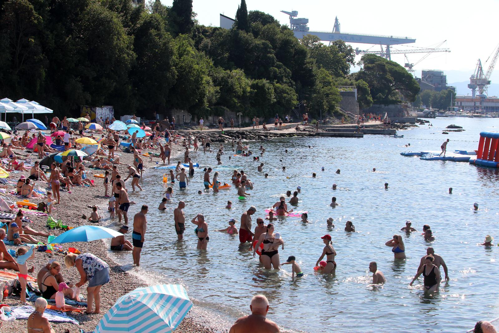 Rijeka: Plaža Kantrida puna je kupača Rijeka: Plaža Kantrida puna je kupača