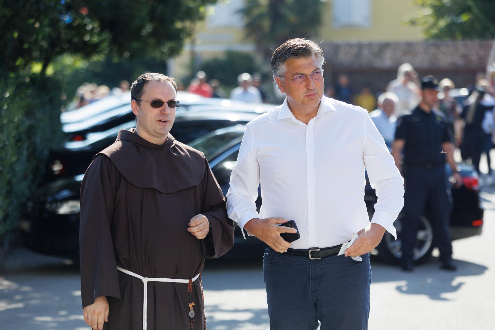 Andrej Plenković sudjelovao na svetoj misi na Trsatu povodom blagdana Velike Gospe Andrej Plenković sudjelovao na svetoj misi na Trsatu povodom blagdana Velike Gospe