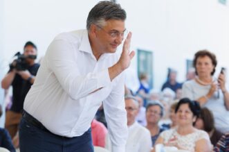 Andrej Plenković sudjelovao na svetoj misi na Trsatu povodom blagdana Velike Gospe Andrej Plenković sudjelovao na svetoj misi na Trsatu povodom blagdana Velike Gospe