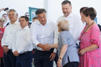 Andrej Plenković sudjelovao na svetoj misi na Trsatu povodom blagdana Velike Gospe Andrej Plenković sudjelovao na svetoj misi na Trsatu povodom blagdana Velike Gospe